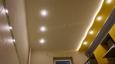 Натяжные потолки с закарнизной подсветкой