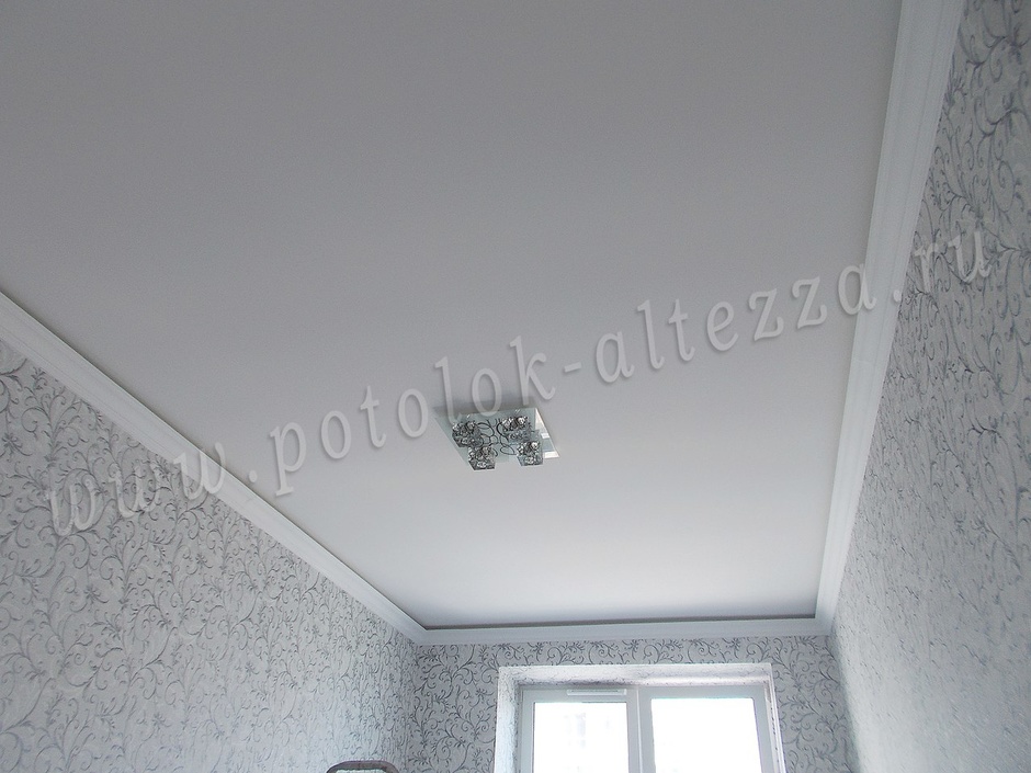 белый тканевый натяжной потолок